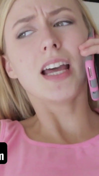 Sislovesme - semental afortunado atrapado rubia cachonda frotando su coño consigue follarla en su lugar