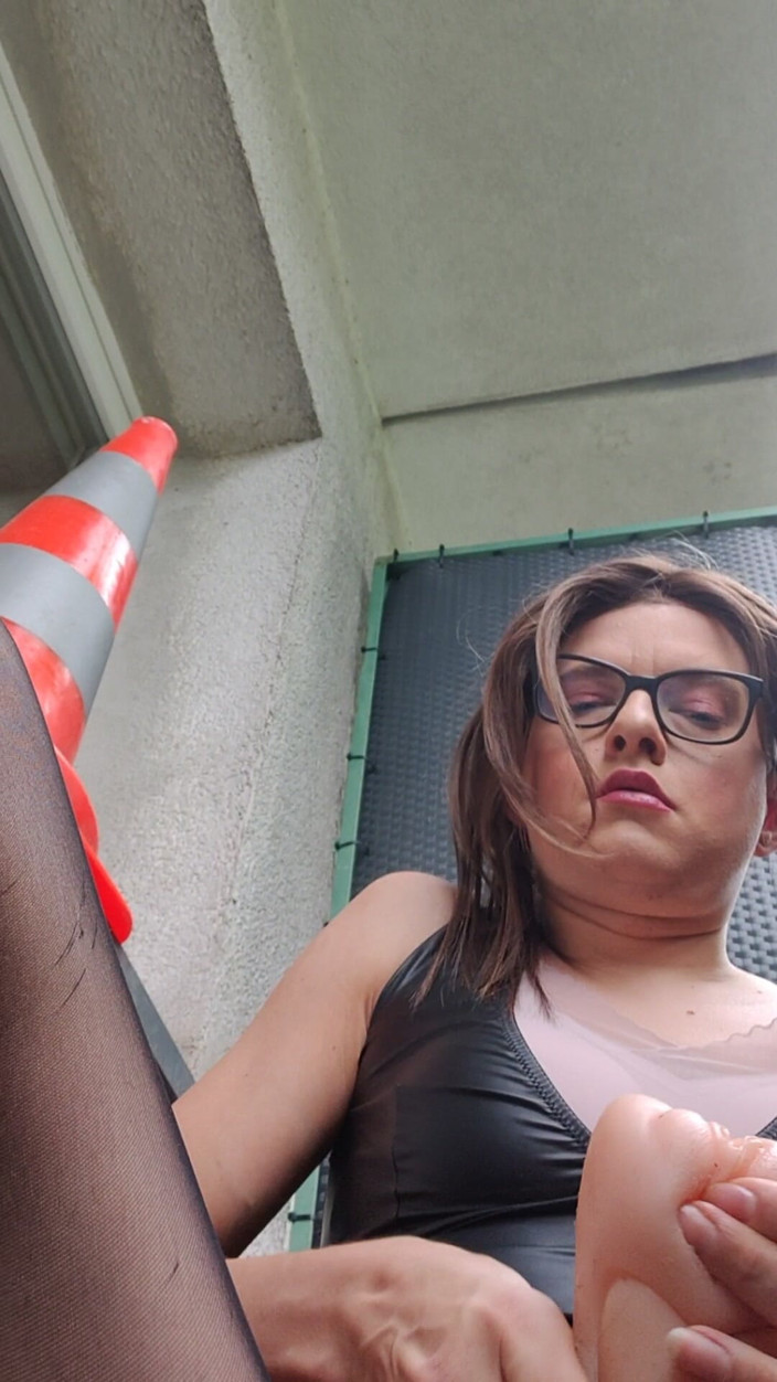 MicziCD: Full of Sperm on My Sexy Nylon Legs