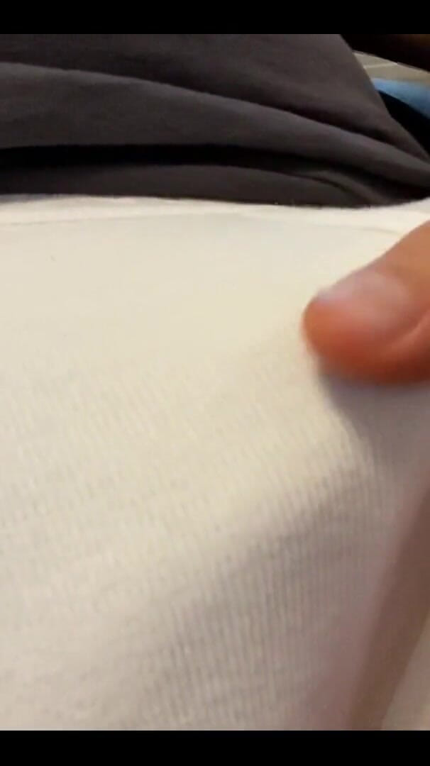 UnderXiaoQiang: Tôi có nên cắt tỉa lông mu của tôi?