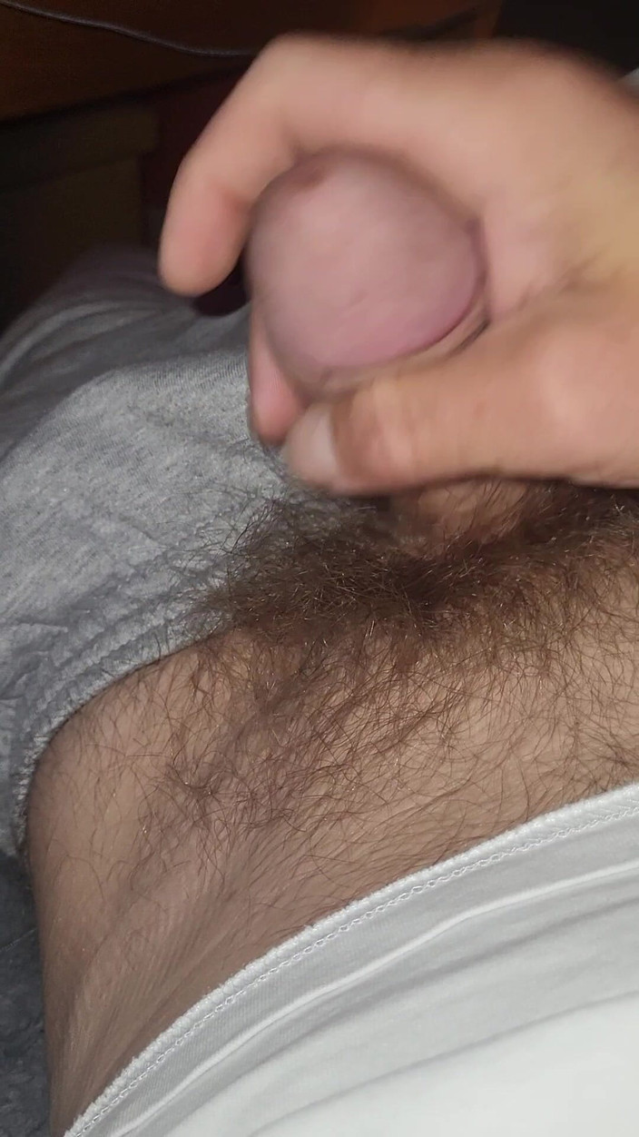Polishx: मेरे बालों वाले लंड के साथ खेलना