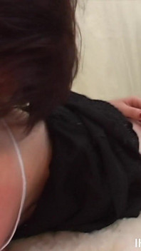 我追捕我的阴户 - 年轻的女同性恋者正在玩弄她们的阴户