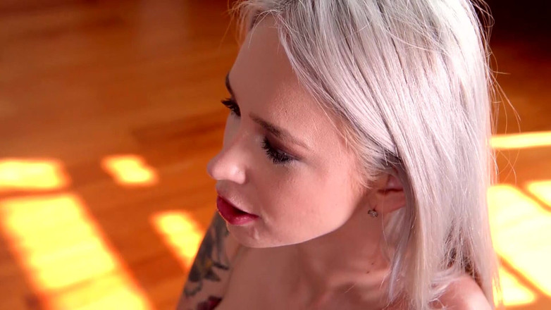 Anal lover: Perfektní zadek Petite 18 letá to miluje hluboko v jejím zadku