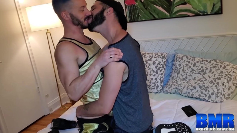 Breed Me Raw: BREEDMERAW - Tattooed Romeo Davis barebacks Latin Starlen Gold