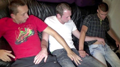 Sex humiliation with french lads: GAY ošukaná 2 zvědavými sexy hetero chlapci