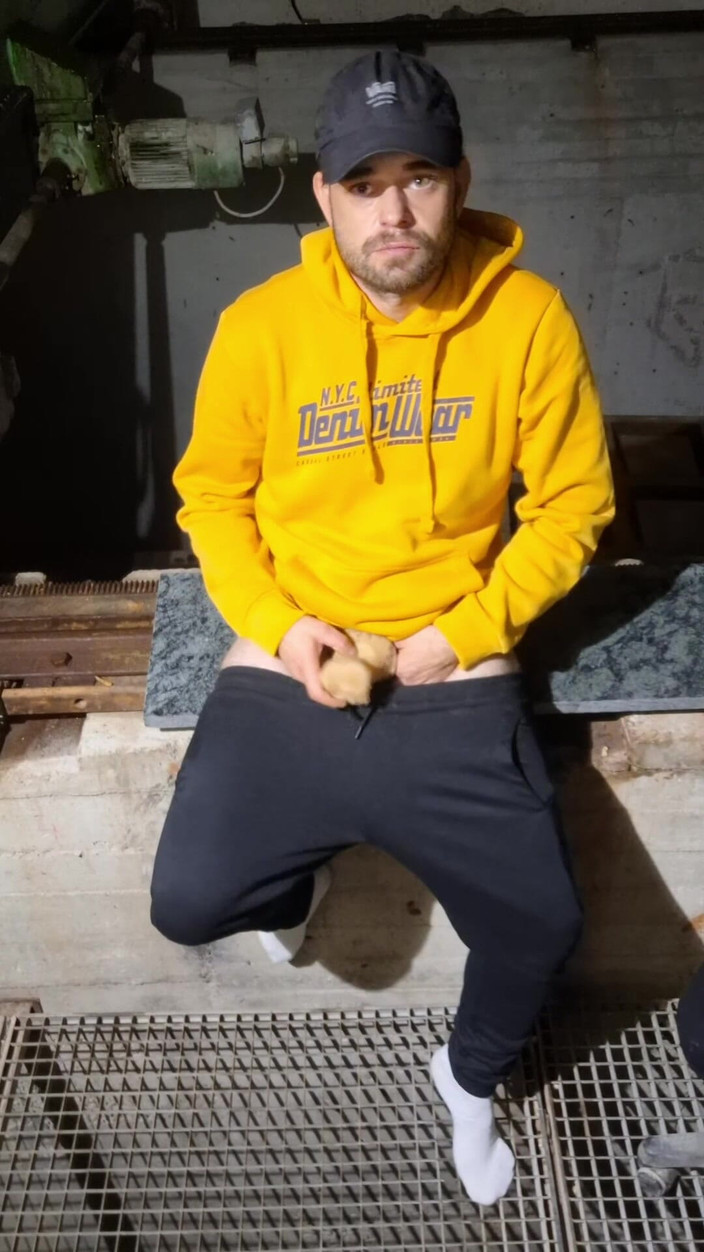 jerkofflover: Verzamelwerk. en cam 's nachts in een verlaten gebouw