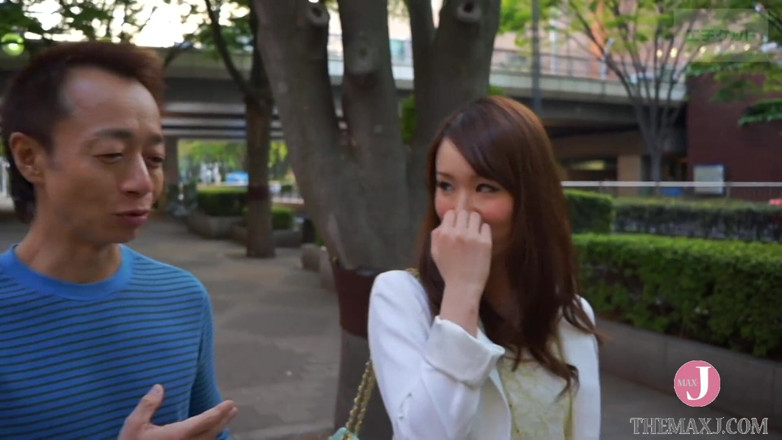 HotEntertainment: Undressing from an interview with a pretty girl.