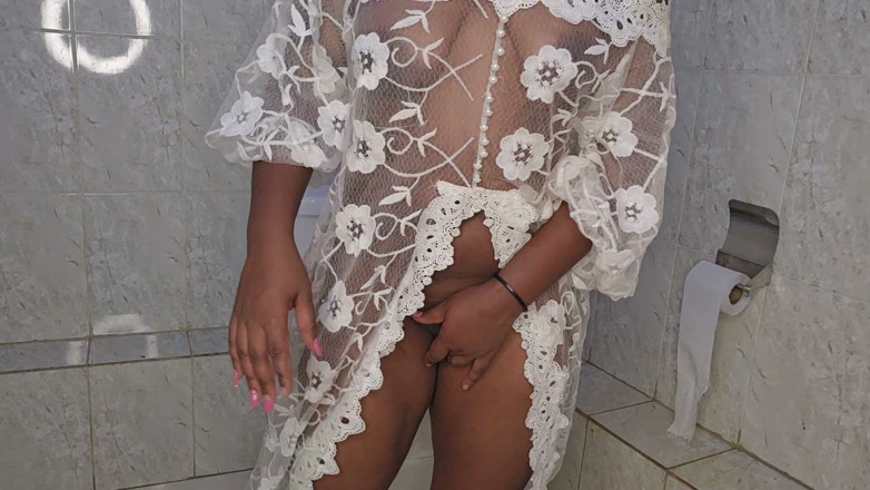 Deramy222: Bathroom Stepmom Hide and Make It