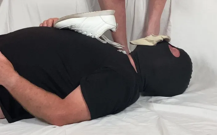 Mr MF: Mrs Mature Feet Using Her New Foot Boy