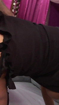 Jasmine black è una fidanzata troia con belle tette sode e capelli scuri dà la sua figa ad un cazzo duro