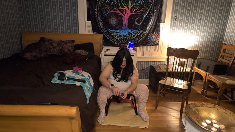 Tongue Lashor 69: Menonton Porn 02