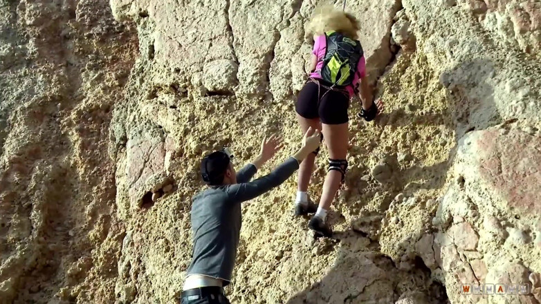 WWMAMM: Kiara con il corpo stretto va dall'arrampicata su roccia all'arrampicata...