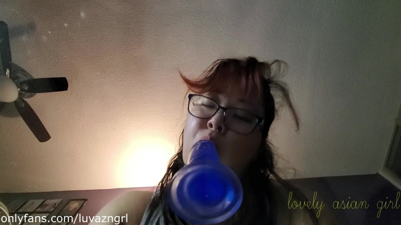 Lovelyasiangirl: Playing with my toys on webcam