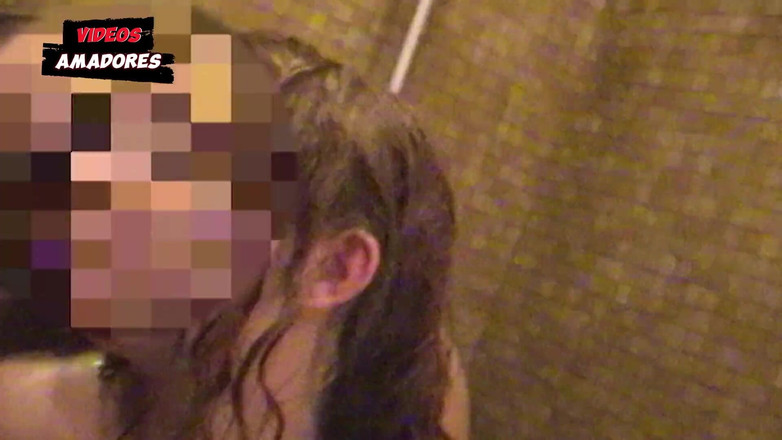 Amateurs videos: Duşta sallanıyor