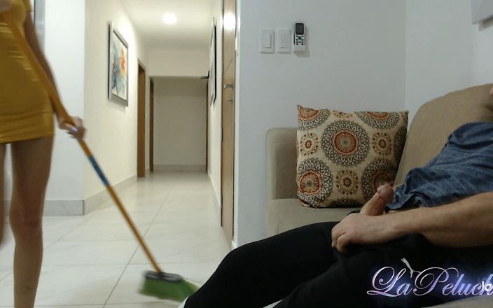 La Peluche: 18 साल की सीएफएनएम, बूढ़ा आदमी खुद हाथ से चुदाई देख रहा है युवा और सेक्सी सफाई करने वाली महिला
