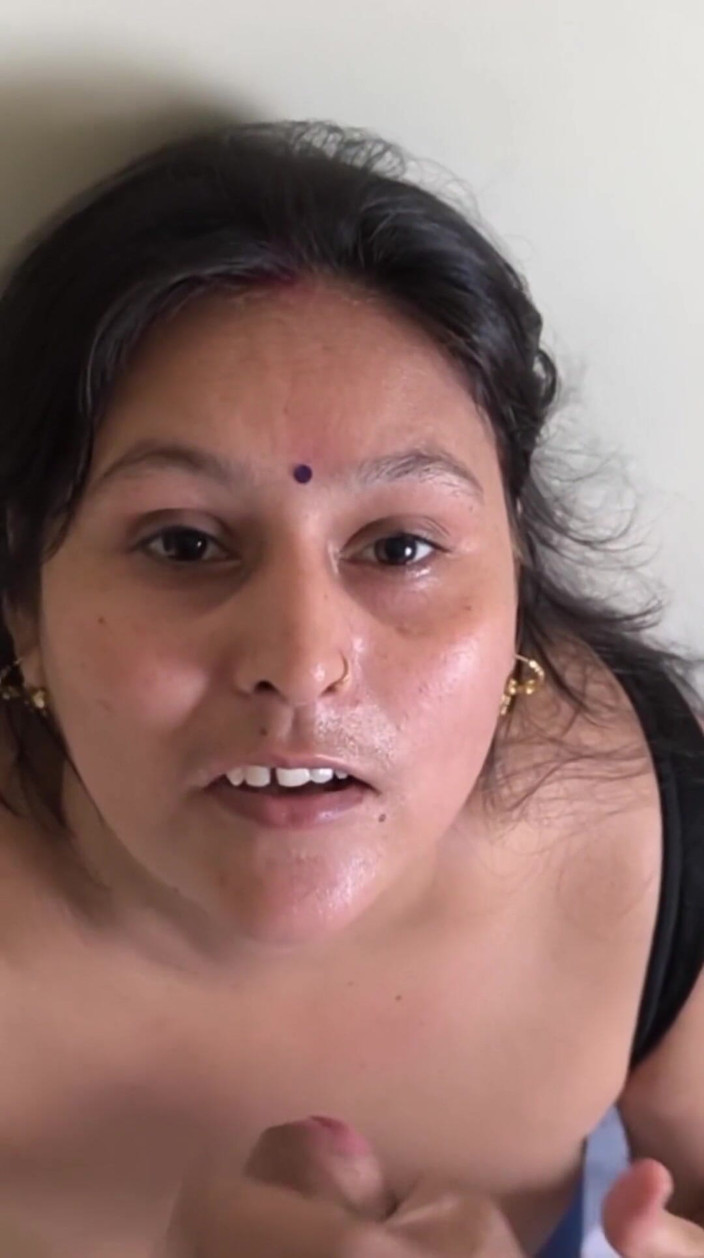 pujaprem: Cewek sange ini lagi asik nyepong kontol sampai dicrot di...