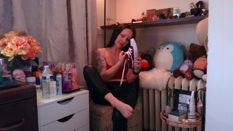 Raven Willow: Wanna Take a Whiff of My Shoe