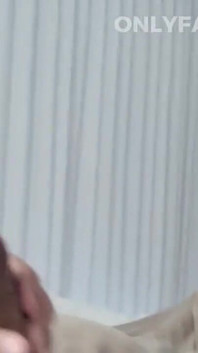 Pasangan sebenar - mengusiknya dengan perlahan, blowjob sengit, tunggangan liar, dan dia membuatkan saya orgasme