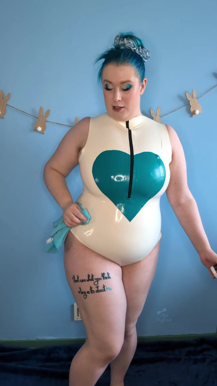 Alice_Mayflower_Scottish: Hinter den kulissen mit latex glänzt