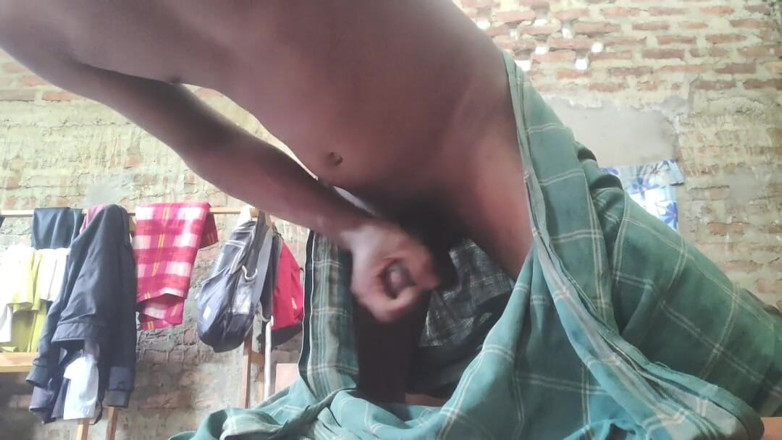 Assamesebodoboy: Băiat homosexual indian desi asamez de la sat distrându-se cu...