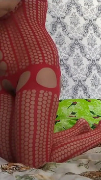 Seksowna macocha zostaje zerżnięta przez dwa kutasy