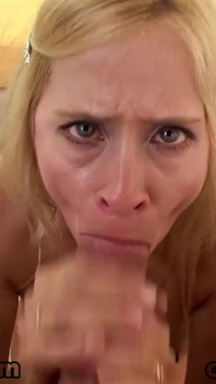 Małe cycki blondynki Payton Leigh POV obciąganie twarzy