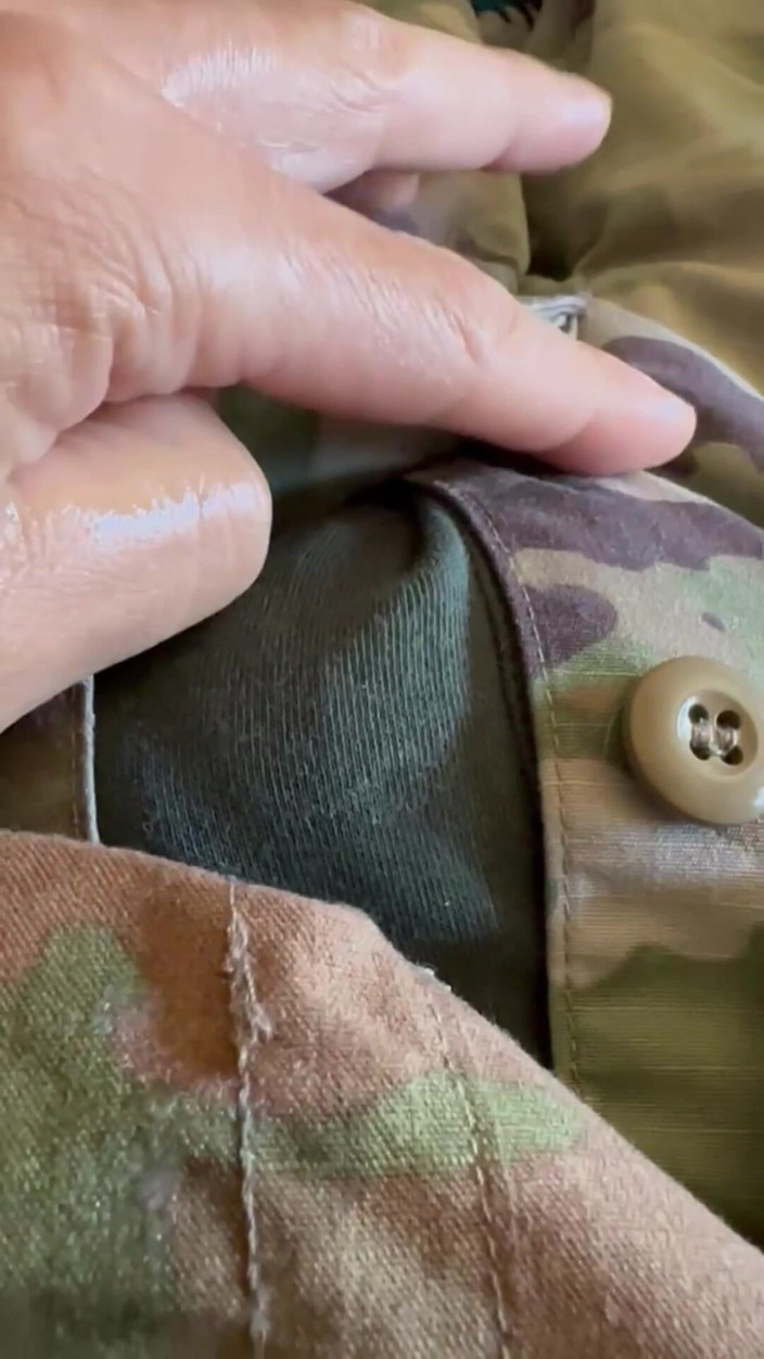 Gay Soldier Stuff: Soldatul armatei se masturbează în uniforma lui Purtând Tommy Boxer briefs și...