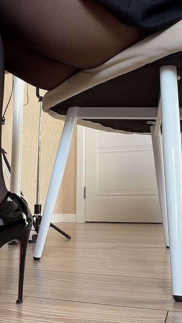 Princess Monica: Edge for My Heels a Stay Orgasm Denied, Beta Děvka