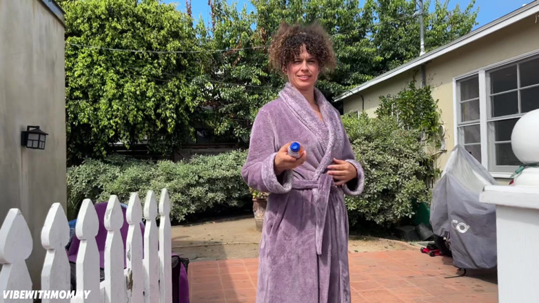 Vibe with mommy: Stepmom Fakes Mtv Cribs to Fuck