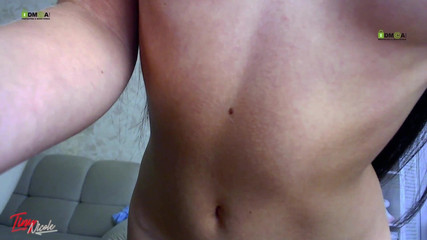 NicoleAndAlex: Naken styvsyster smeker sig själv