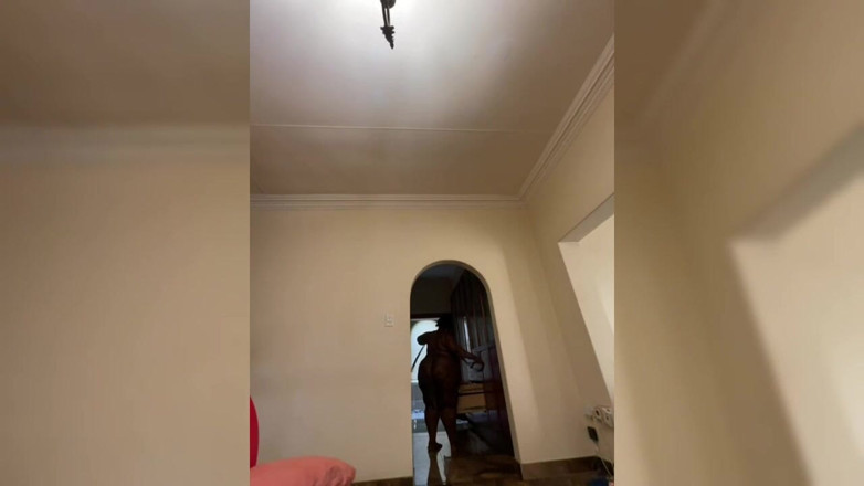 Legendary Booty Overdose: La miLF formosa nera si spoglia e venera le tette