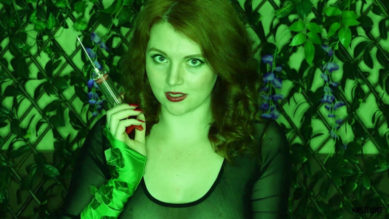 Haylee Love: Poison Ivy hace a Robin su esclava parte 2