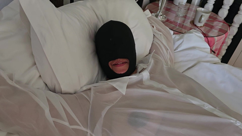 Slutty Ms B: Modrá mini sukně bondage část 2, zip svázaná a ošukaná