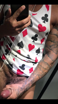 dan muncrat di kamar mandi bus
