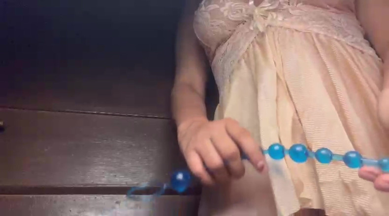 sexy_sunitaShowtime: Une petite amie indienne sexy joue avec ses seins et...