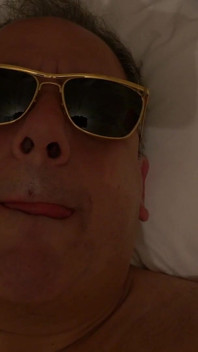 POV nacktes wichsen im bett Mit Sonnenbrille und gucken