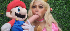 Ts Mirage: Peach und ihr kissen