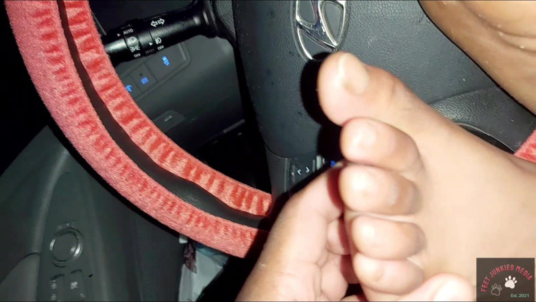 Foot Patrol: Sesi Nola Kereta Dengan Tudung Que's Creole Soles Bogel Jari...