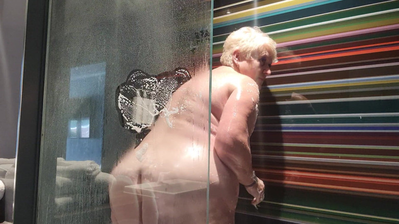 Uk Joolz: Showering in My Hotel
