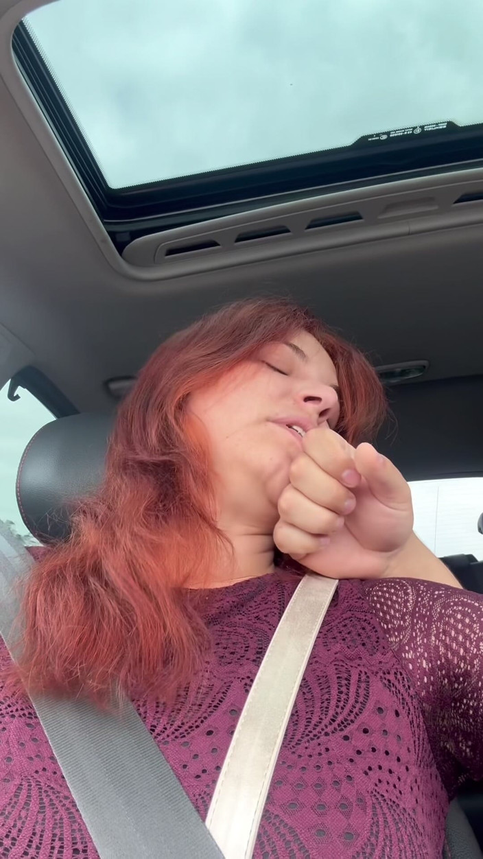 Elena917: Gesichtshiebe auf dem weg und nachher gepeitscht
