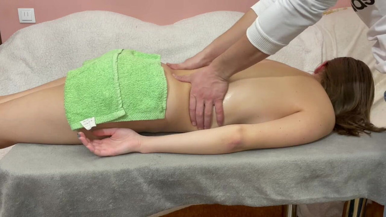 Ari: Người đấm bóp mới của tôi rất kỳ lạ, anh ấy bắt đầu...