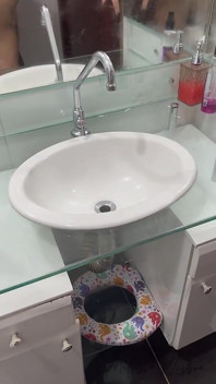 Lezzetli sabah seksi, oğlum beni emdirdi ve vajinama derinlemesine boşaldı.