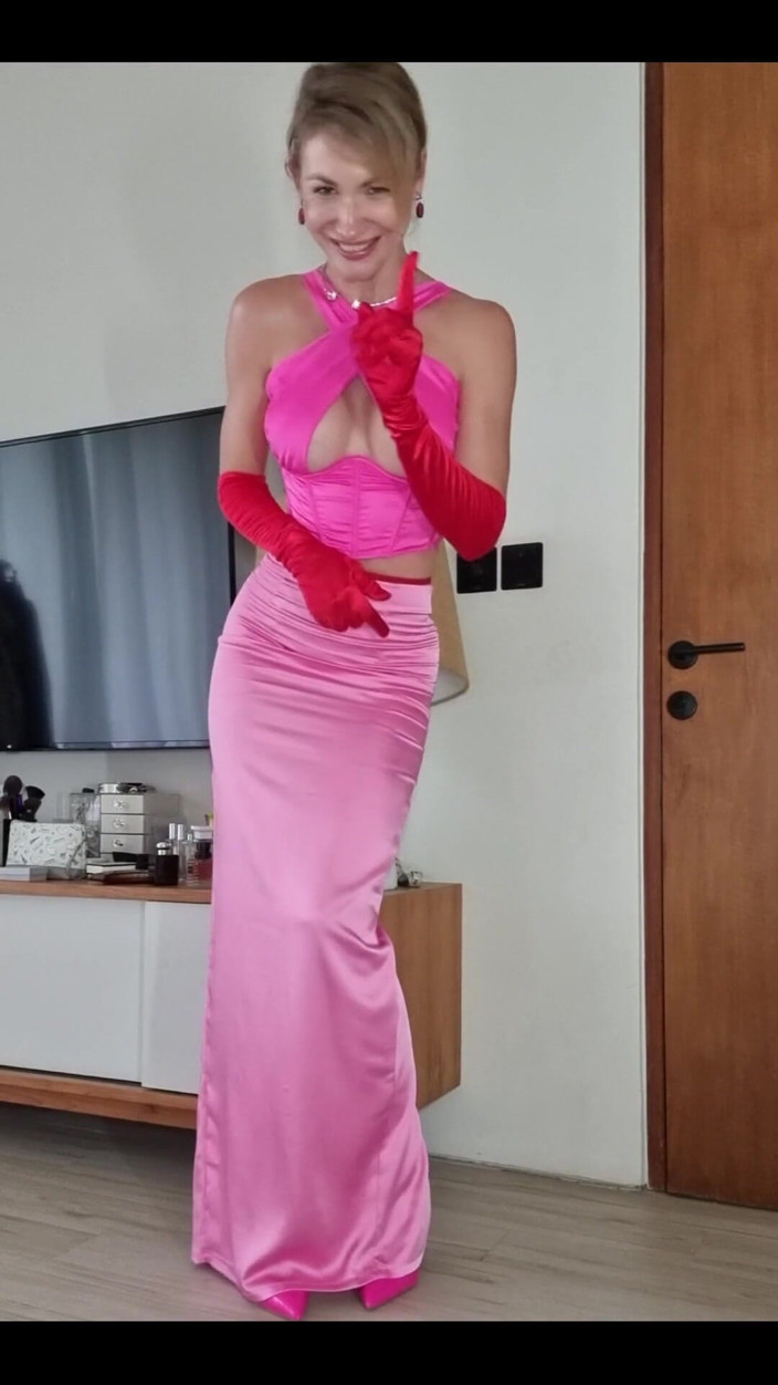Angel The Dreamgirl: Adoro questa gonna di raso lunga e attillata