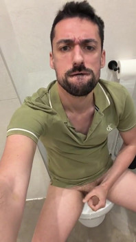 Papà Si Masturba in Bagno Pubblico