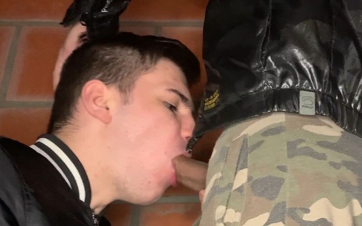 boyzxy212: 섹스, 세 놈의 사정