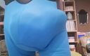 Monster_Meat_: Gonfio estremo sporgente dentro la attrezzatura in spandex