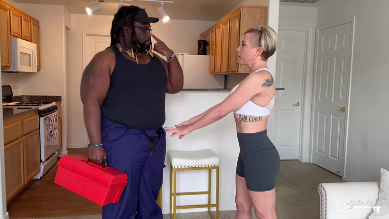 Kyla Keys: El hombre de mantenimiento recibe una propina especial