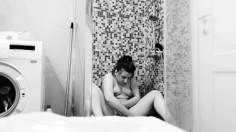 Katherine Squirt: Teen Is Filmed How She Shave Pussy and Do Shower,...