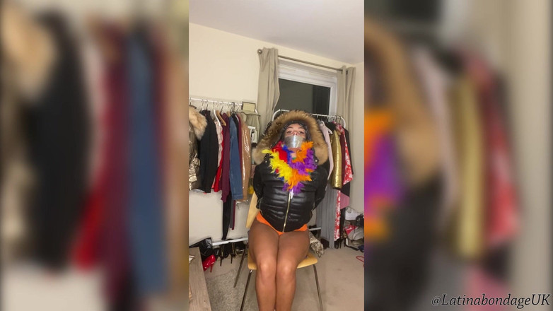 Latina Fetish: Latina en fourrure et parkas (partie 2)