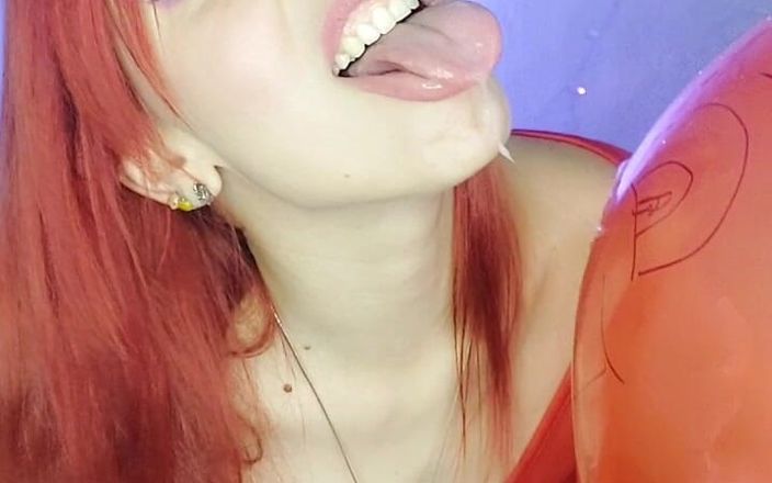 Tu Gauchita Argentina: I Have Fun with My Balloons in the Boss's Office!!...