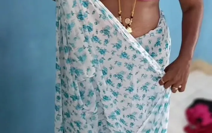 Tamil lesbian: Saree Wearing Hot New Aunty
